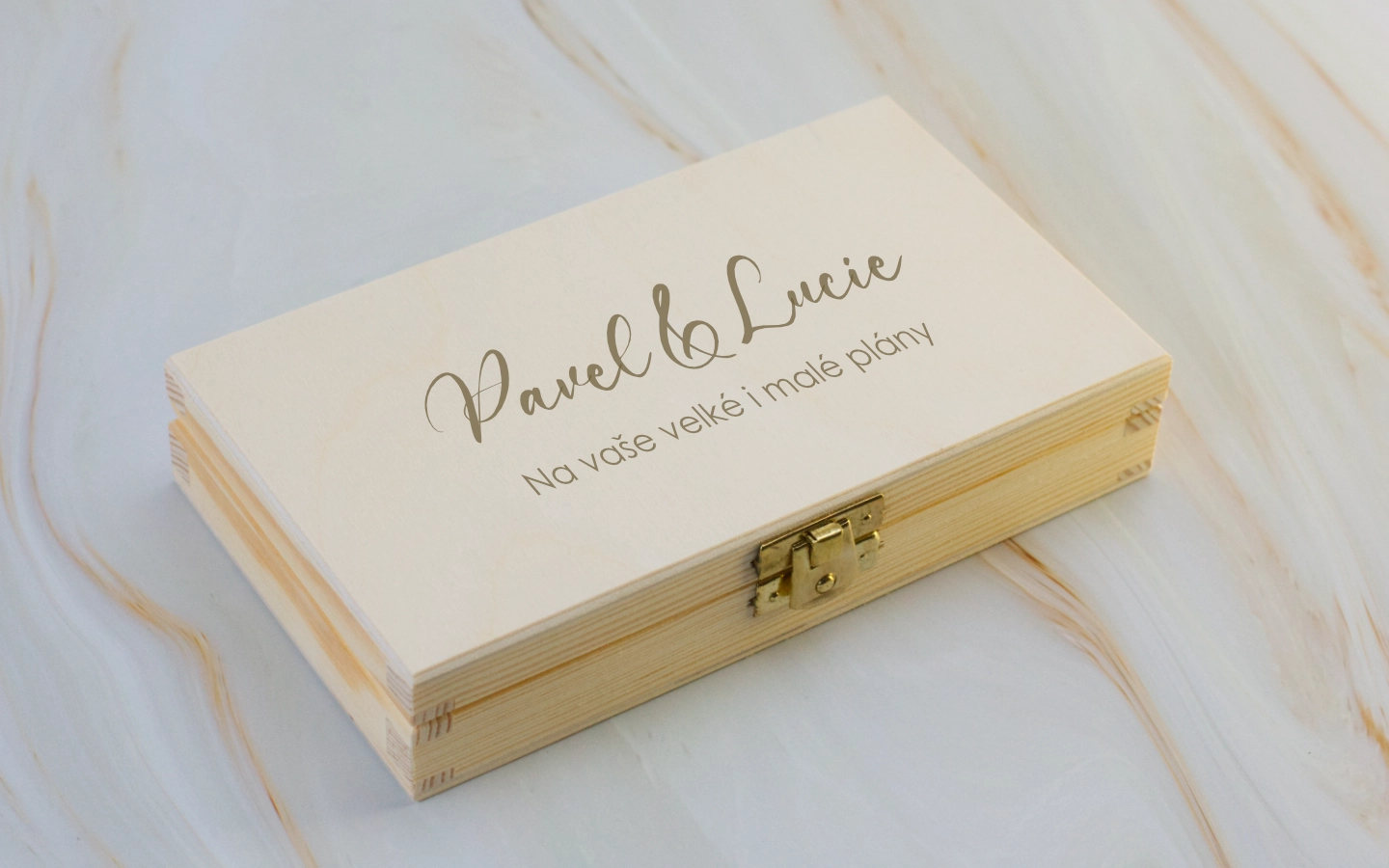 Dřevěná krabička na peníze s gravírováním 2 Obrázek galerie box bankovky