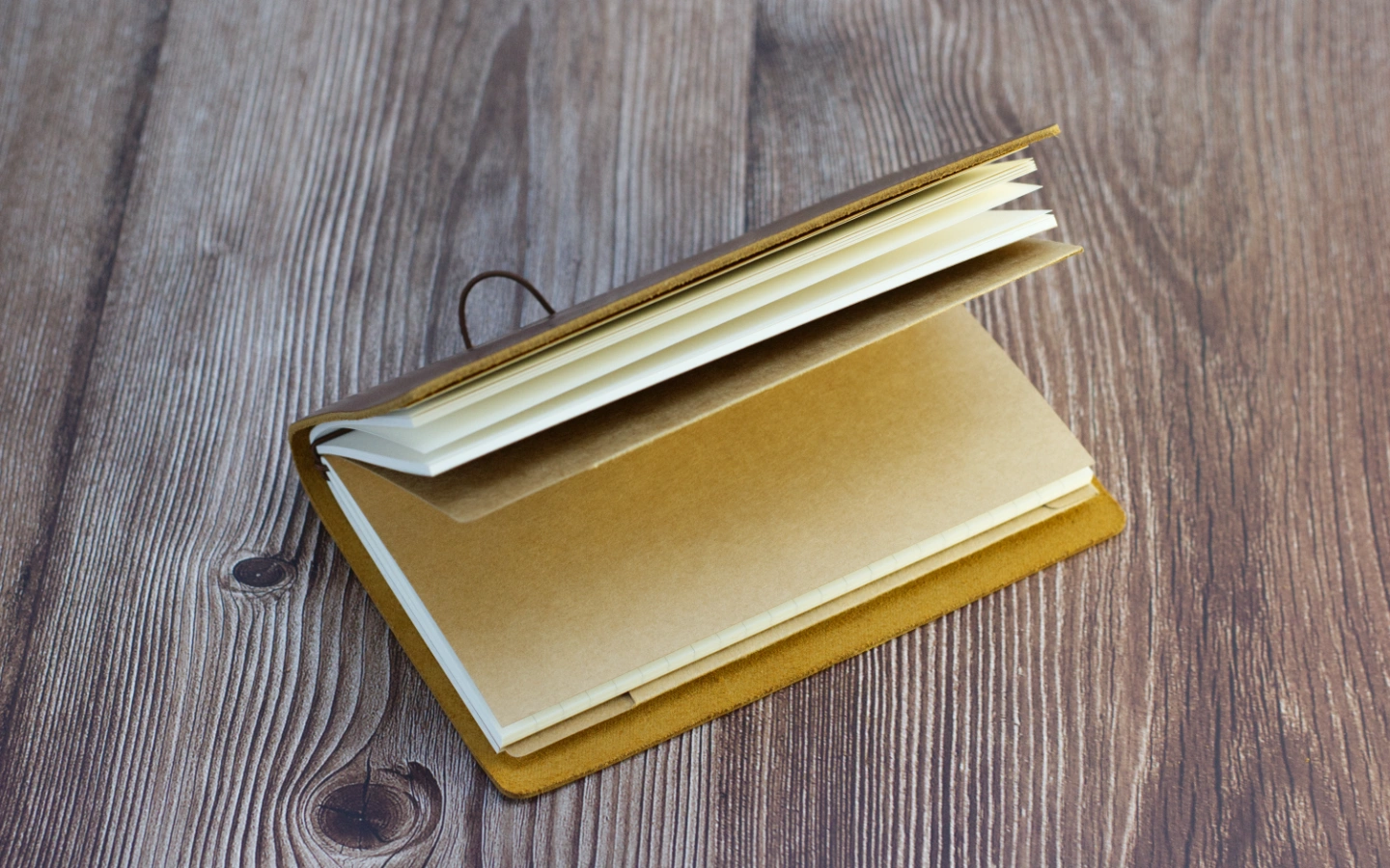 Kožený deníček s vlastním gravírováním 4 Obrázek galerie kozeny denik3