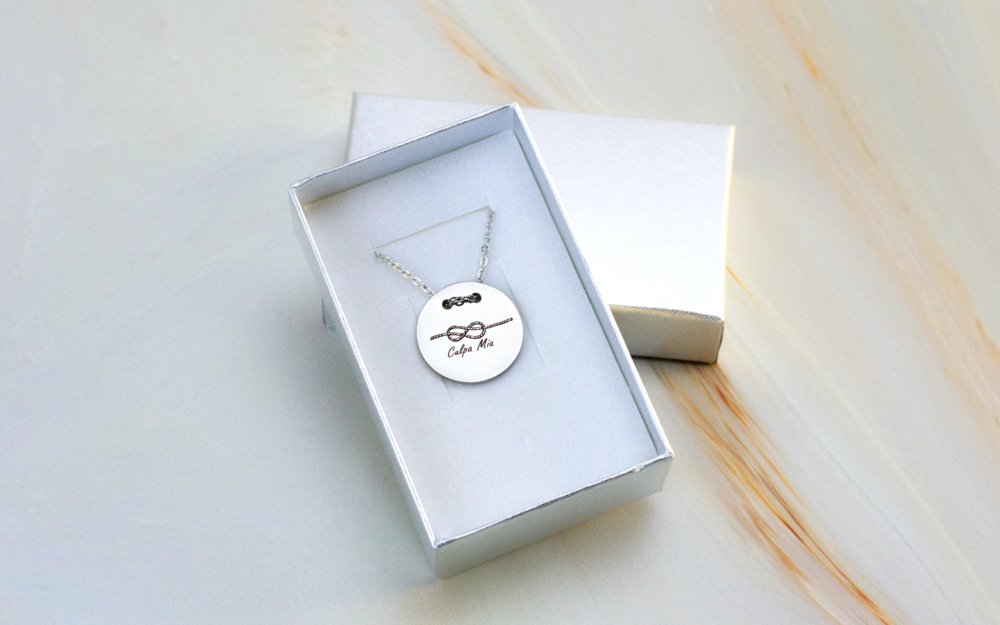 Řetízek s kulatým přívěskem s vlastním gravírováním 1 Obrázek galerie nahrdelnik kulaty1