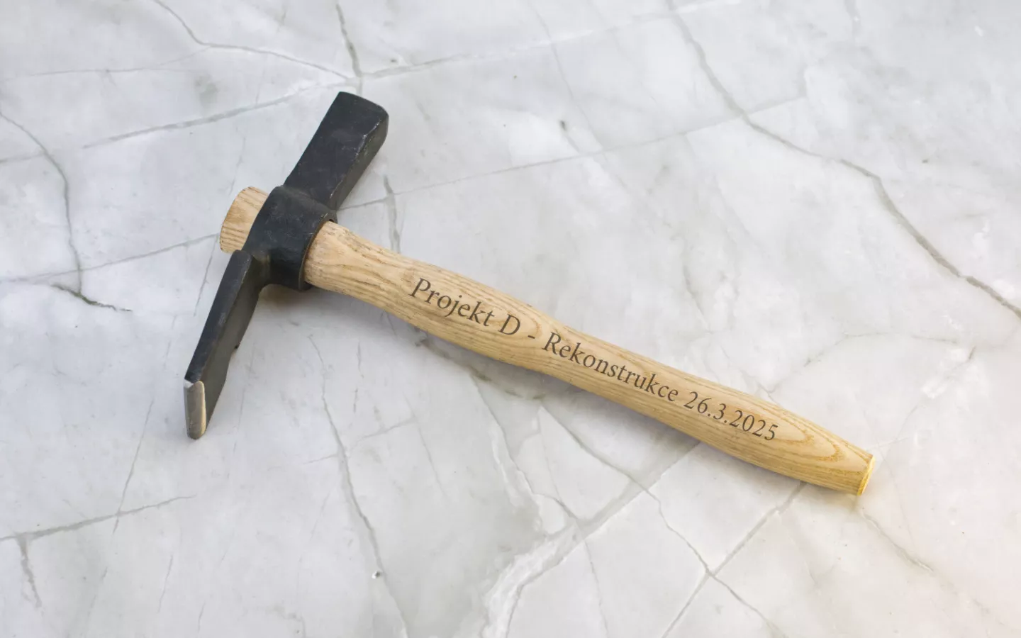 Zlaté kladívko na poklepání základního kamene s vlastním gravírováním 2 Obrázek galerie kladivko zakladni kamen