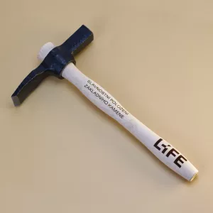 Kladívko na poklepání základního kamene s vlastním gravírováním