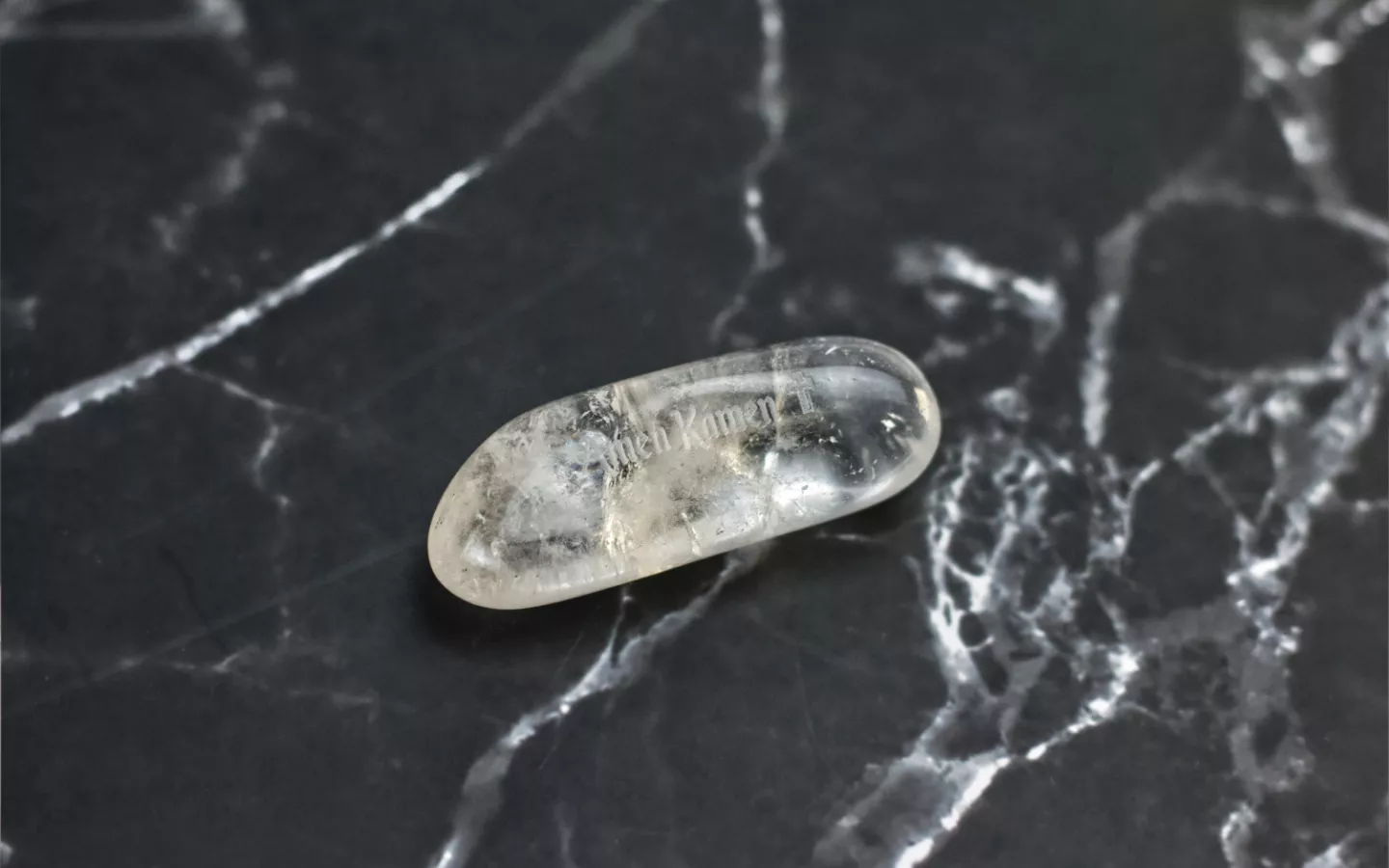 Náhrdelník s přírodním kamenem a vlastním gravírováním 3 Obrázek galerie kamen1