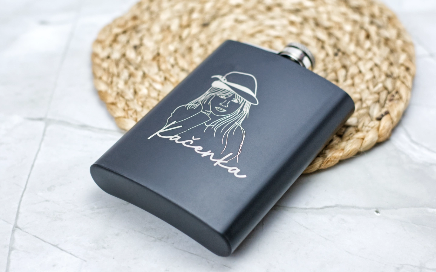 Obrázek galerie cerna butylka2