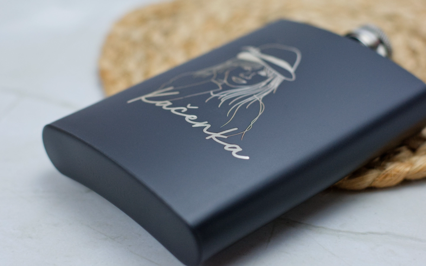 Obrázek galerie cerna butylka3