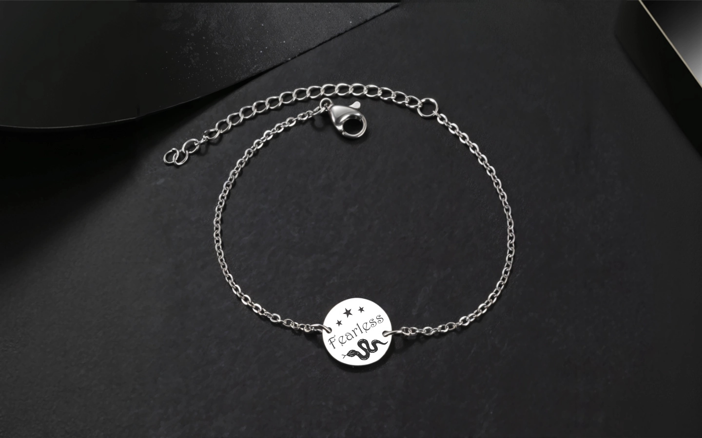 Náramek s destičkou a gravírováním 1 Obrázek galerie naramek plisek stribrny