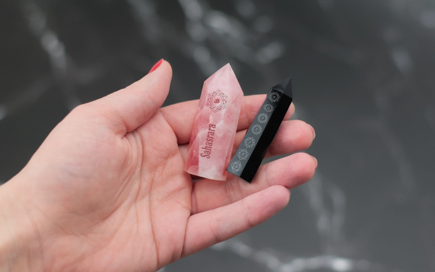 Přírodní kámen - Obelisk s vlastním gravírováním 2 Obrázek galerie obelisk2