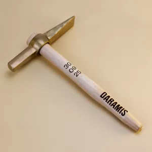 Zlaté kladívko na poklepání základního kamene s vlastním gravírováním