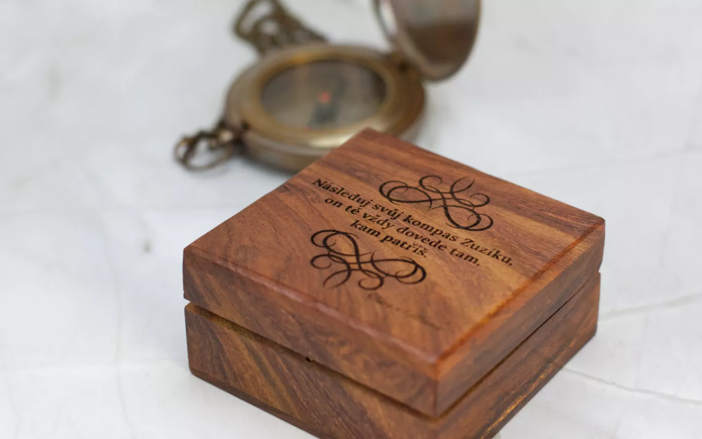 Vintage kompas v dřevěné kazetě s vlastním gravírováním 6 Obrázek galerie kompas02.1