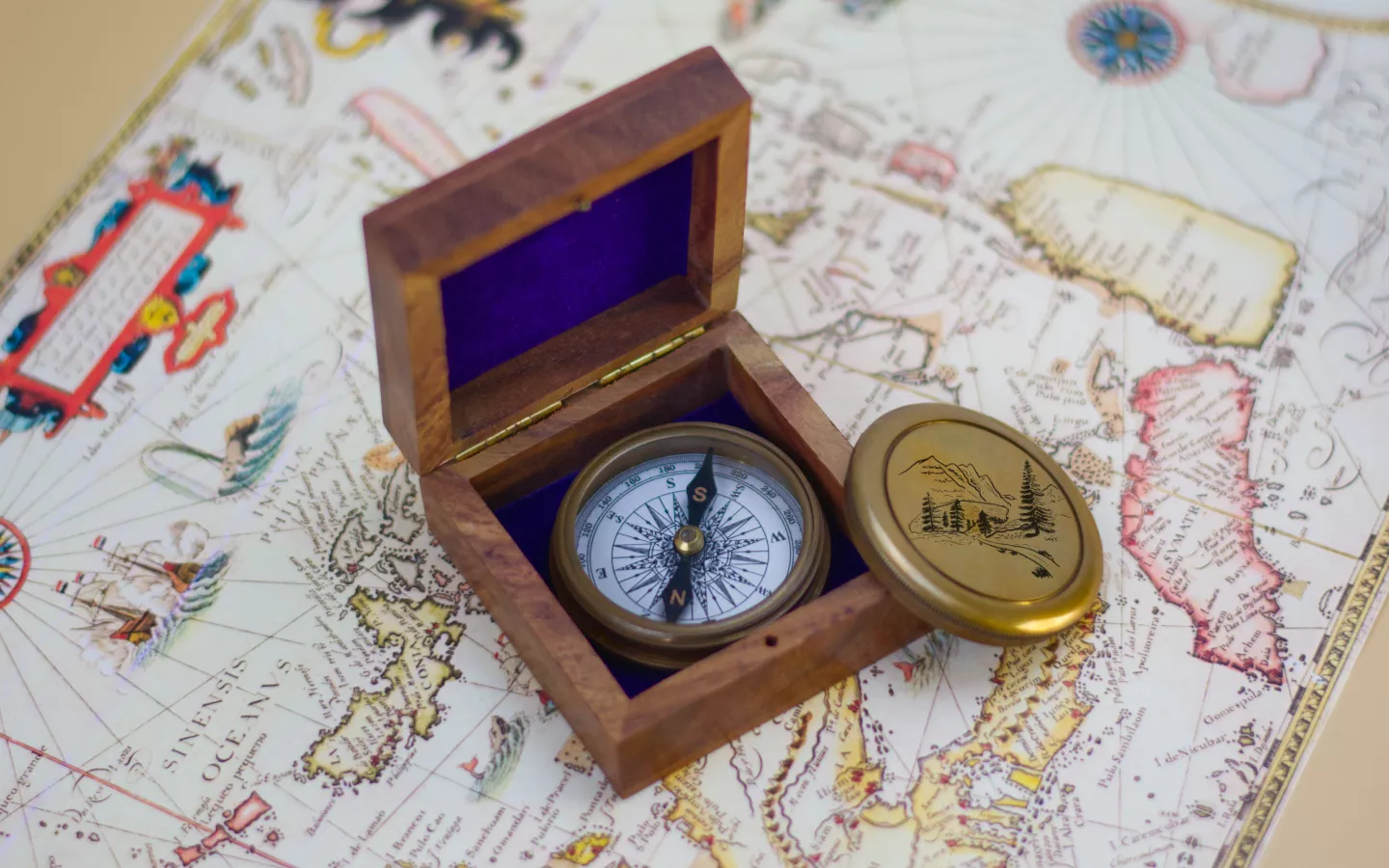 Malý dobrodružný kompas v kazetě s vlastním gravírováním 1 Obrázek galerie maly kompas dobrodruh1