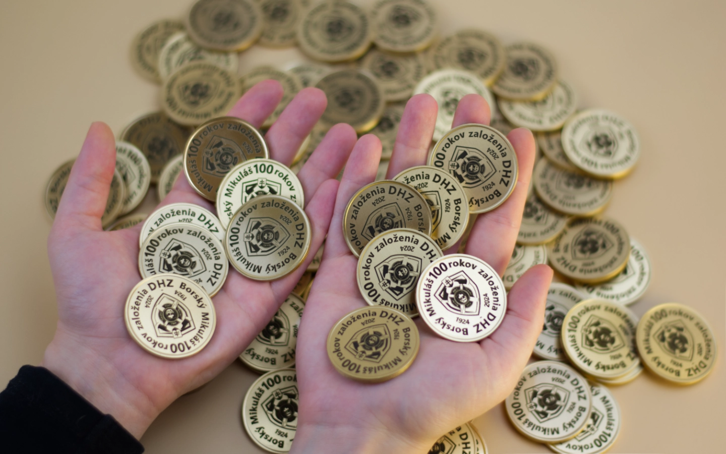 Pamětní mince s vlastním motivem 1 Obrázek galerie mince zlate1