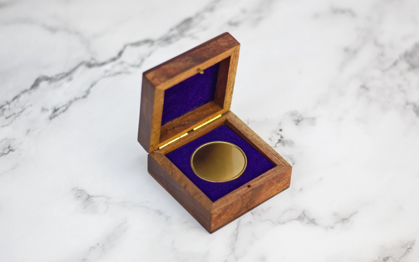 Pamětní mince v dřevěné kazetě s vlastním návrhem 2 Obrázek galerie mince box maly