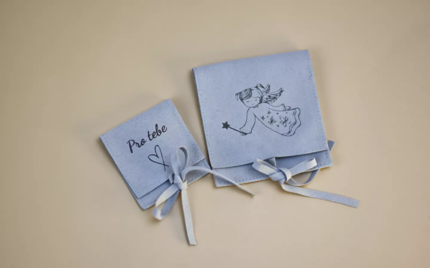 Obrázek galerie darkove obaly sede