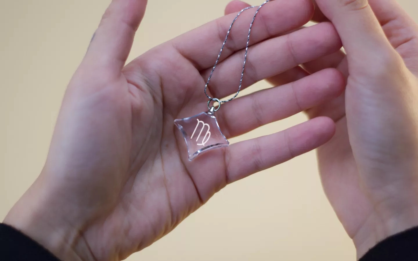 Obrázek galerie nahrdelnik sklo1