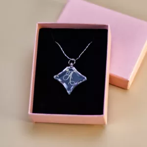 Skleněný náhrdelník s vlastním gravírováním