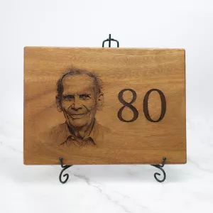 Masivní ořechová tabule k výročí s vlastním návrhem