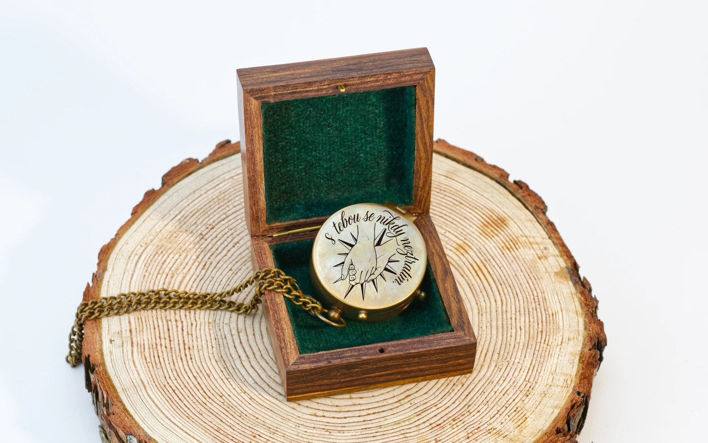 Kompas v dřevěné kazetě s krajinou „S tebou se nikdy neztratím.“ 1 Obrázek galerie kompas01 neztratim